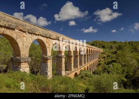 Les Ferreres Aqueduct oder Pont del Diable, eine alte Brücke, die von den Römern erbaut wurde (Tarragona, Katalonien, Spanien) Stockfoto