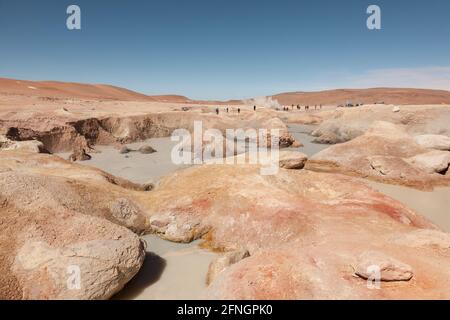 Geothermische Schlammbecken am Geyser Sol de Manana, auf dem bolivianischen Altiplano Stockfoto