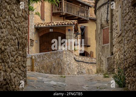 Straßen, Häuser und Details der Stadt Gósol (Berguedà, Katalonien, Spanien, Pyrenäen) ESP: Calles, casas y detalles del Pueblo de Gósol (España) Stockfoto