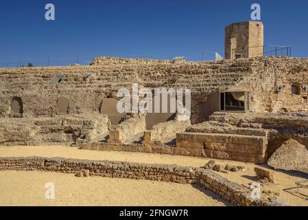 Tarragona antike Stadt. (Tarraco) Ruïns des römischen Zirkus und der mittelalterlichen Stadtmauer (Tarragona, Katalonien, Spanien) Stockfoto