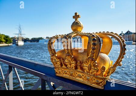Skeppsholmsbron - Skeppsholm Brücke Mit Seiner Berühmten Goldenen Krone. Stockholm Schweden Stockfoto