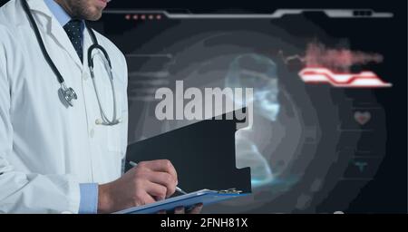 Zusammensetzung des männlichen Arztes mithilfe eines virtuellen Bildschirms mit medizinischen Symbolen Auf schwarzem Hintergrund Stockfoto