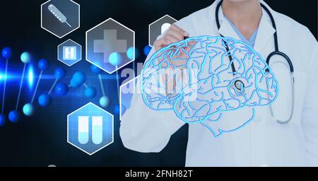 Zusammensetzung des männlichen Arztes mit virtuellen Bildschirm mit Gehirn und Medizinische Symbole auf blauem Hintergrund Stockfoto