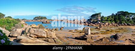 Panorama des Strandes von Ploumanach in Perros-Guirec, Côtes d'Armor, Bretagne, Frankreich Stockfoto