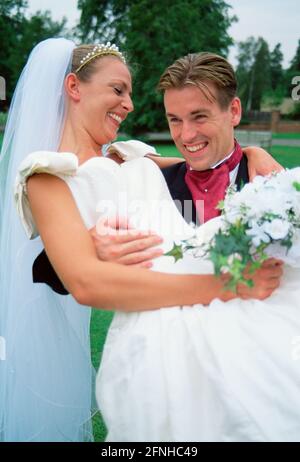 Lifestyle. Hochzeitspaar. Braut und Bräutigam im Freien. Stockfoto