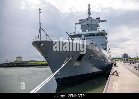 17. Mai 2021, Niedersachsen, Wilhelmshaven: Die Fregatte Sachsen-Anhalt. Die Sachsen-Anhalt ist die dritte von insgesamt vier Fregatten der neuen F125-Klasse. Foto: Sina Schuldt/dpa Stockfoto