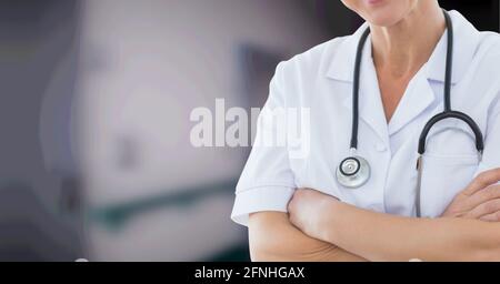 Zusammensetzung der Mittelsektion der Ärztin im Laborkittel und Stethoskop mit Kopierbereich Stockfoto