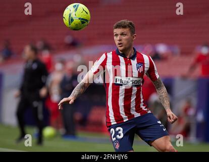 Madrid, Spanien. Mai 2021. Kieran Trippier (Atletico de Madrid) In Aktion während der La Liga-Spielrunde 36 zwischen Atletico Madrid und CA Osasuna im Wanda Metropolitano Stadium.Sportstadien in ganz Spanien unterliegen aufgrund der Coronavirus-Pandemie strengen Beschränkungen, da staatliche Gesetze zur sozialen Distanzierung Fans in Veranstaltungsorten verbieten, was dazu führt, dass Spiele hinter verschlossenen Türen gespielt werden. Endergebnis; Atletico Madrid 2:1 CA Osasuna. (Foto: Manu Reino/SOPA Images/Sipa USA) Quelle: SIPA USA/Alamy Live News Stockfoto