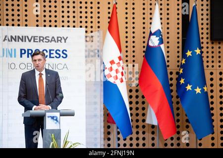 Kranj, Slowenien. Mai 2021. Der slowenische Präsident Borut Pahor spricht auf einer Pressekonferenz nach dem Gipfel des Brdo-Brijuni-Prozesses in Slowenien. Der slowenische Präsident Borut Pahor veranstaltete in Brdo pri Kranju einen Gipfel des Brdo-Brijuni-Prozesses, wo er mit den Präsidenten Albaniens, Kroatiens, Serbiens, Nordmakedoniens, Montenegros, Der Kosovo und das Trio des Präsidums von Bosnien und Herzegowina zum 10. Jahrestag der Initiative. Kredit: SOPA Images Limited/Alamy Live Nachrichten Stockfoto