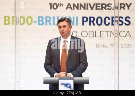 Kranj, Slowenien. Mai 2021. Der slowenische Präsident Borut Pahor spricht auf einer Pressekonferenz nach dem Gipfel des Brdo-Brijuni-Prozesses in Slowenien. Der slowenische Präsident Borut Pahor veranstaltete in Brdo pri Kranju einen Gipfel des Brdo-Brijuni-Prozesses, wo er mit den Präsidenten Albaniens, Kroatiens, Serbiens, Nordmakedoniens, Montenegros, Der Kosovo und das Trio des Präsidums von Bosnien und Herzegowina zum 10. Jahrestag der Initiative. Kredit: SOPA Images Limited/Alamy Live Nachrichten Stockfoto