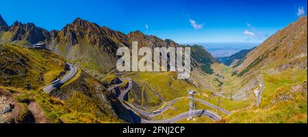 Beeindruckender Panoramablick auf die berühmte Transfagarasan Straße, Fagaras Berge, Sibiu County, Rumänien Stockfoto