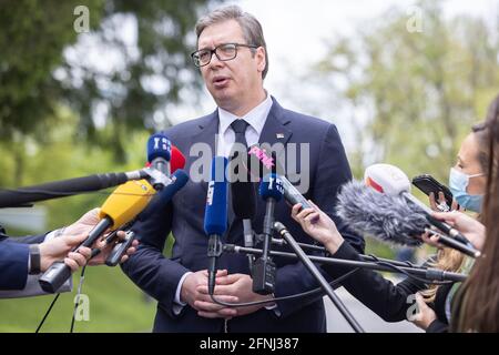 Kranj, Slowenien. Mai 2021. Der serbische Präsident Aleksandar Vucic spricht vor der Presse auf dem Gipfel des Brdo-Brijuni-Prozesses in Slowenien. Der slowenische Präsident Borut Pahor veranstaltete in Brdo pri Kranju einen Gipfel des Brdo-Brijuni-Prozesses, wo er mit den Präsidenten Albaniens, Kroatiens, Serbiens, Nordmakedoniens, Montenegros, Der Kosovo und das Trio des Präsidums von Bosnien und Herzegowina zum 10. Jahrestag der Initiative. (Foto: Luka Dakskobler/SOPA Images/Sipa USA) Quelle: SIPA USA/Alamy Live News Stockfoto