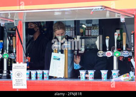 Newcastle, Großbritannien. Mai 2021. Eine Bar bereitet sich auf 1750 Fans vor, die nach Kingston Park zurückkehren, bevor am 5/17/2021 das Spiel der Gallagher Premiership zwischen Newcastle Falcons und Northampton Saints in Newcastle, Großbritannien, ansteht. (Foto von Iam Burn/News Images/Sipa USA) Quelle: SIPA USA/Alamy Live News Stockfoto