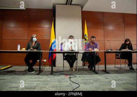 Claudia Lopez, die ehemalige Bürgermeisterin von Bogota, trägt eine Gesichtsmaske, um die Ausbreitung des neuartigen Coronavirus zu verhindern, während einer Pressekonferenz für die internationalen Medien über den Status des Todes von Javier Ordonez (Javier Ordoñez), der durch einen Fall polizeilicher Brutalität verursacht wurde. Am 2 2020. Oktober in Bogota, Kolumbien Stockfoto