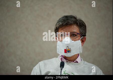 Claudia Lopez, die ehemalige Bürgermeisterin von Bogota, trägt eine Gesichtsmaske, um die Ausbreitung des neuartigen Coronavirus zu verhindern, während einer Pressekonferenz für die internationalen Medien über den Status des Todes von Javier Ordonez (Javier Ordoñez), der durch einen Fall polizeilicher Brutalität verursacht wurde. Am 2 2020. Oktober in Bogota, Kolumbien Stockfoto