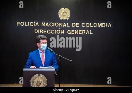 Der neue kolumbianische Verteidigungsminister, Diego Molano, hält eine Pressekonferenz mit dem Generalmajor der Polizei, General Jorge Luis Vargas, ab, der die Verstärkung der kolumbianischen Polizei und des Militärs ankündigt, während der drohende Terroranschlag der ELN-Guerilla, Von der Regierung Kubas in den nächsten Tagen an Kolumbien gemeldet. Am 9. Februar 2021 in Bogota, Kolumbien. Stockfoto