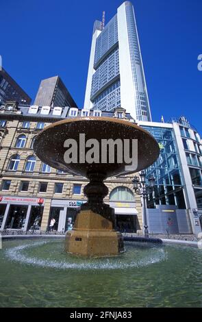 Brunnen am Kaiserplatz, Frankfurt am Main, Hessen, Deutschland Stockfoto