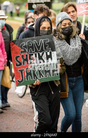 London, Großbritannien. Mai 2021. Pro-palästinensische Demonstranten marschieren in London vom Marble Arch zur israelischen Botschaft gegen die israelische Räumung von Palästinensern Stockfoto