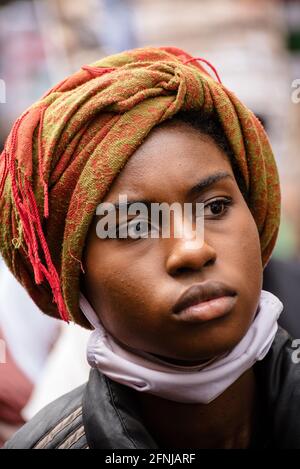 London, Großbritannien. Mai 2021. Pro-palästinensische Demonstranten marschieren in London vom Marble Arch zur israelischen Botschaft gegen die israelische Räumung von Palästinensern Stockfoto
