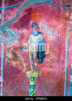 Detail der Fresken von Moregine, die in der römischen Villa ´dei Triclini´ in der gleichnamigen Ortschaft in der Nähe der antiken Mauern von Pompeji gefunden wurden. Die Gemälde, aus der Neronischen Zeit, stellen verschiedene Gottheiten und Musen - Pompeji archäologische Stätte, Italien. Stockfoto