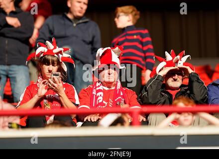 Barnsley, England, 17. Mai 2021. Fans während des Sky Bet Championship-Spiels in Oakwell, Barnsley. Bildnachweis sollte lauten: Andrew Yates / Sportimage Kredit: Sportimage/Alamy Live News Stockfoto