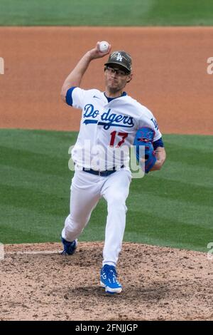 Los Angeles Dodgers Relief Pitcher Joe Kelly (17) wirft während eines MLB-Spiels gegen die Miami Marlins, Sonntag, 16. Mai 2021, in Los Angeles, CA. Die Ma Stockfoto