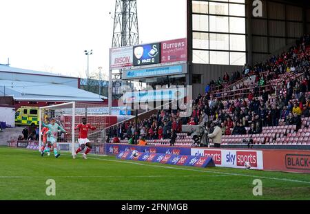 Barnsley, England, 17. Mai 2021. Fans während des Sky Bet Championship-Spiels in Oakwell, Barnsley. Bildnachweis sollte lauten: Andrew Yates / Sportimage Kredit: Sportimage/Alamy Live News Stockfoto