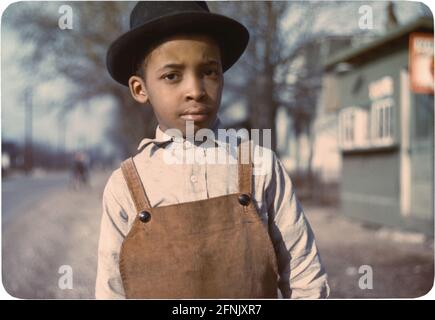 Junger afroamerikanischer Junge, Halbporträt, in der Nähe von Cincinnati, Ohio, USA, John Vachon, U.S. Office of war Information, 1942 Stockfoto