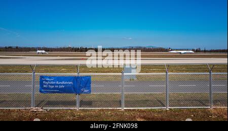 Sicherheitszaun Am Flughafen Frankfurt Am Main Stockfoto
