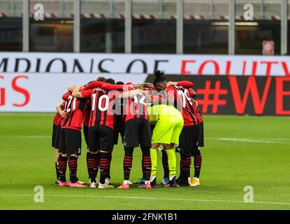 Mailand, Italien. Mai 2021. AC Mailand Spieler während der Serie A 2020/21 Fußballspiel zwischen AC Mailand gegen Cagliari Calcio im Giuseppe Meazza Stadium.(Endstand; AC Mailand 0 - 0 Cagliari Calcio) (Foto von Fabrizio Carabelli/SOPA Images/Sipa USA) Kredit: SIPA USA/Alamy Live News Stockfoto