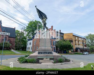 Goshen, NY - USA - 16. Mai 2021: Blick auf das Orange Blossom Monument zu Ehren der 124. Infanterie-Freiwilligen, die im Bürgerkrieg gekämpft haben. Stockfoto