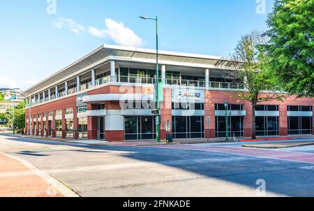 CHATTANOOGA, TN, USA-7 MAY 2021:The Playcore, Hersteller von Spielgeräten. Das Gebäude befindet sich in der Chestnut Street. Stockfoto