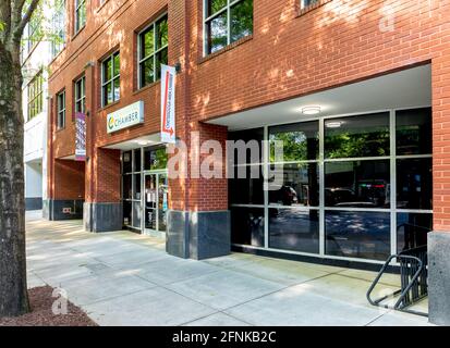 CHATTANOOGA, TN, USA-7. MAI 2021: Das Gebäude der Handelskammer in der Region Chattanooga, an der Broad Street. Stockfoto