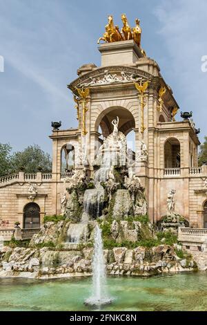 Font de la Cascada mit Quadriga de l'Aurora an der Spitze im Parc de la Ciutadella, Barcelona, Spanien Stockfoto