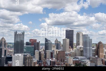 Pittsburgh, Pennsylvania, 12. Mai 2021 - wunderschöne Skyline-Aussicht auf die Innenstadt von Pittsburgh, Pennsylvania. Stockfoto