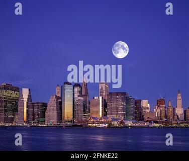 2004 HISTORISCHE DOWNTOWN SKYLINE MANHATTAN NEW YORK CITY USA Stockfoto