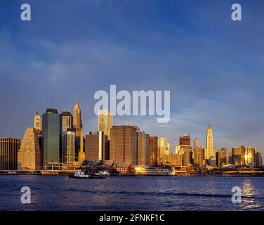 2004 HISTORISCHE DOWNTOWN SKYLINE MANHATTAN NEW YORK CITY USA Stockfoto