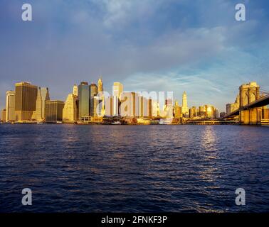 2004 HISTORISCHE DOWNTOWN SKYLINE MANHATTAN NEW YORK CITY USA Stockfoto