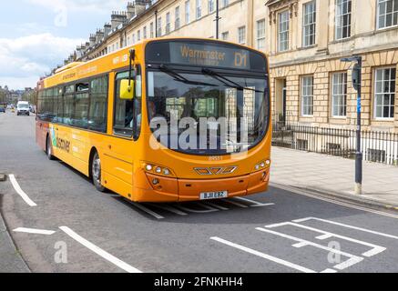 Volvo B7RLE Wright Eclipse 2 Entdecken Sie den ersten Busservice nach Warminster, Great Pulteney Street, Bath, Somerset, England, VEREINIGTES KÖNIGREICH Stockfoto