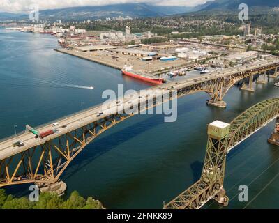 Industriegelände und Second Narrows Bridge Stockfoto