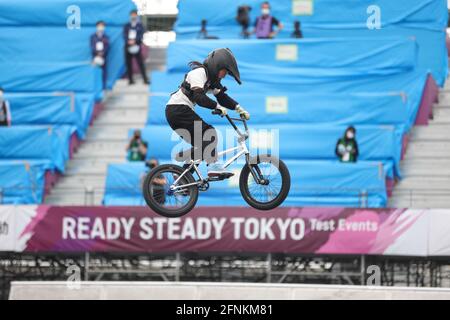 Tokio, Japan. Mai 2021. Sakura Sugio in Aktion während ihrer zweiten Heat Ride beim Ready Steady Tokyo BMX Freestyle Test Event im Ariake Urban Sports Park. (Foto: Stanislav Kogiku/SOPA Images/Sipa USA) Quelle: SIPA USA/Alamy Live News Stockfoto