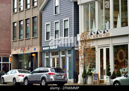 Chicago, Illinois, USA. Geschäfte und Boutiquen entlang eines Abschnitts der Armitage Avenue in der Nähe der Armitage L Station auf der nahe Nordwestseite der Stadt. Stockfoto