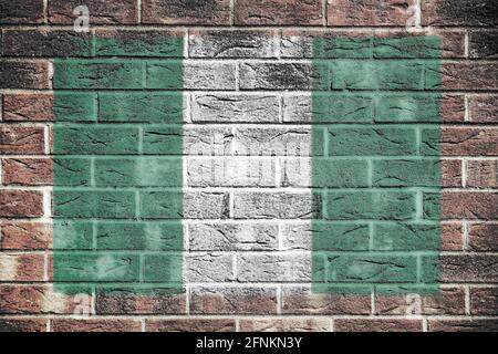 Nigeria Flagge auf alten Backsteinmauer Hintergrund Stockfoto