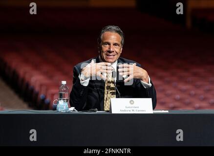 New York, NY - 17. Mai 2021: Gouverneur Andrew Cuomo gab bekannt, dass der Staat in der Radio City Music Hall neue CDC-Richtlinien und -Vorschriften verabschiedet Stockfoto