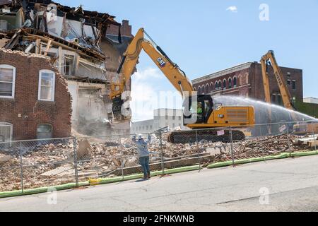 Das 1873 erbaute ehemalige Polizeidezernat in Burlington, Iowa, wird von Entwicklern eines neuen Projekts abgerissen. Stockfoto