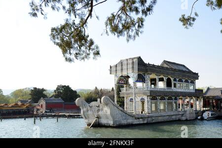 Das Marmorboot im Sommerpalast in Peking. Stockfoto