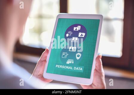 Tablet-Bildschirm mit einem Konzept für persönliche Daten Stockfoto