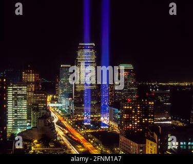 2004 HISTORISCHEN SEPTEMBER 11 WORLD TRADE CENTER TWIN TÜRME LICHT MEMORIAL DOWNTOWN MANHATTAN NEW YORK CITY USA Stockfoto