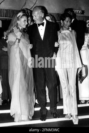 Jürgen, Curd, 13.12.1915 - 18.6.1982, deutscher Schauspieler, in voller Länge, ADDITIONAL-RIGHTS-CLEARANCE-INFO-NOT-AVAILABLE Stockfoto