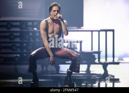 Rotterdam, Niederlande. Mai 2021. Sänger Damiano von der Band 'Maneskin' (Italien) tritt bei der zweiten Generalprobe des ersten Halbfinales des Eurovision Song Contest (ESC) in der Ahoy Arena auf. Die Tanzende Hand und andere Tänzer werden ebenfalls auftreten. Die Hamburger Künstlerin vertritt Deutschland beim ESC-Finale mit dem Song ''I don't feel hate'. Quelle: Soeren Stache/dpa-Zentralbild/dpa/Alamy Live News Stockfoto